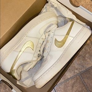 Air Force “Gold Check” Low Top